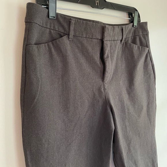Old Navy Charcoal Stretch Pixie Pants - Picture 2 of 5
